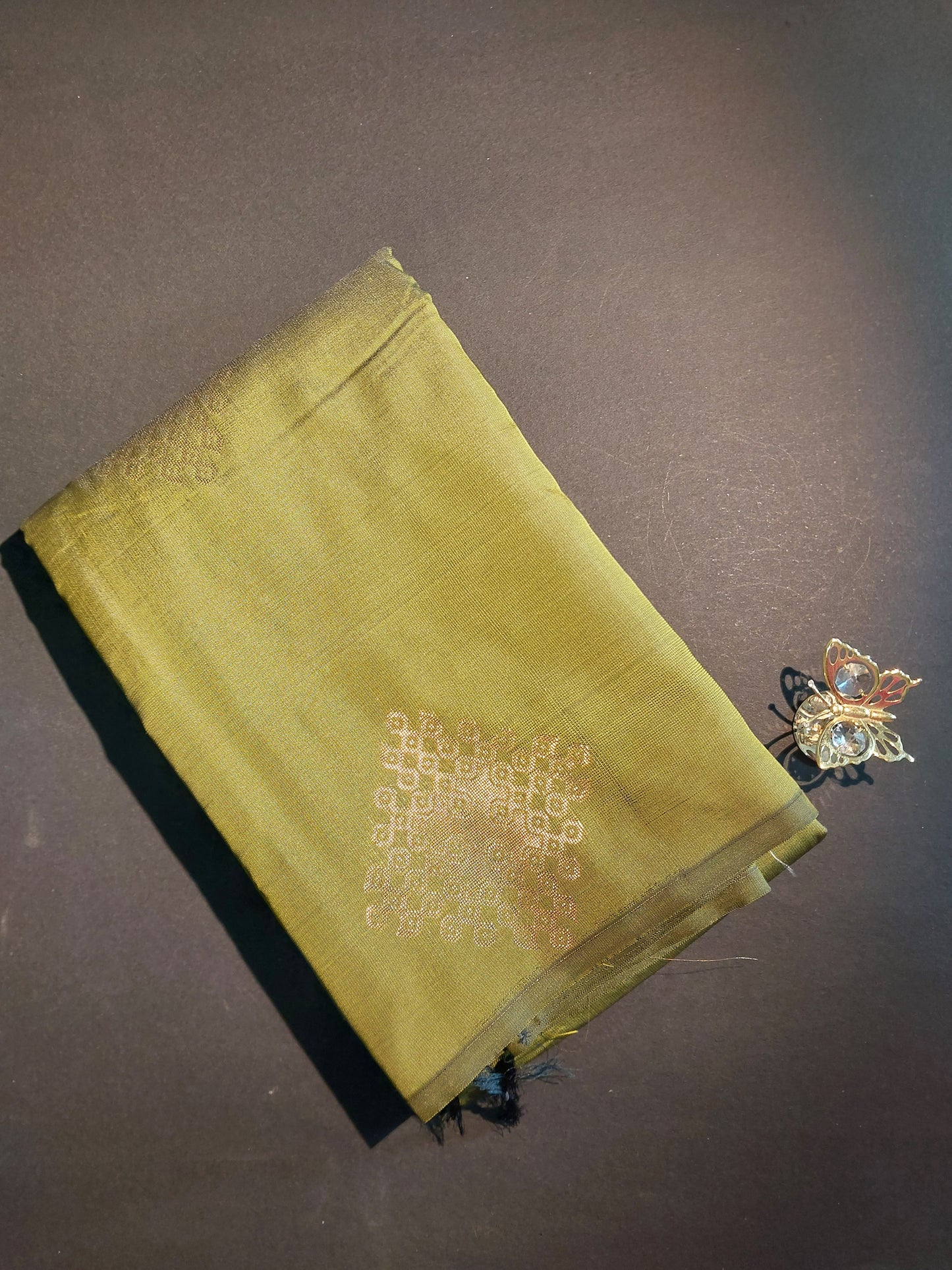 Mehendi green borderless soft semi silk saree.